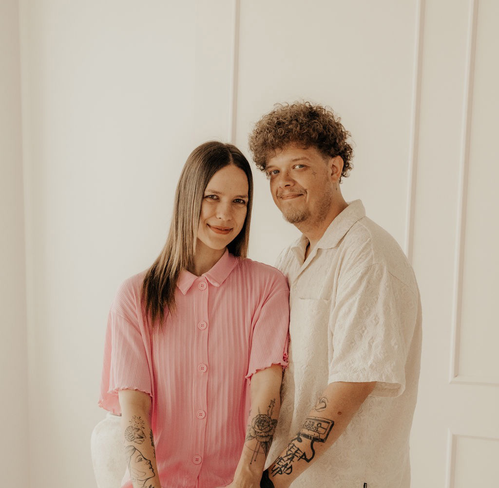 Nathalie und Lukas Poersch als Katzenbetreuung gemeinsam auf dem Foto